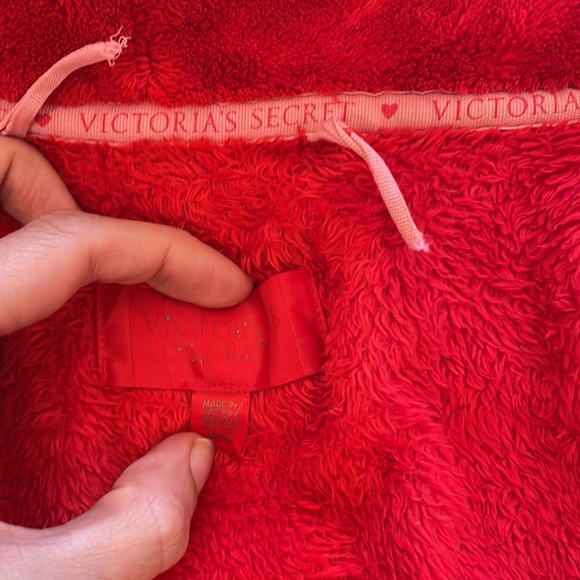 Victoria Secret plush soft robe - Picture 5 of 6